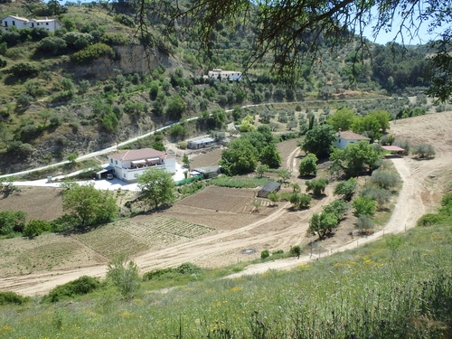 Lower valley overview, on the road for Tocón.